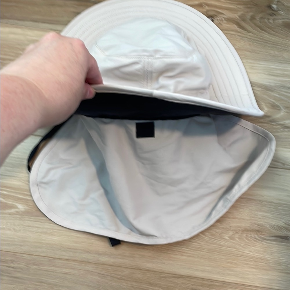 L.L. Bean Tan SunSmart Bucket Hat with Neck Flap and Neck Strap size Large - Picture 7 of 10